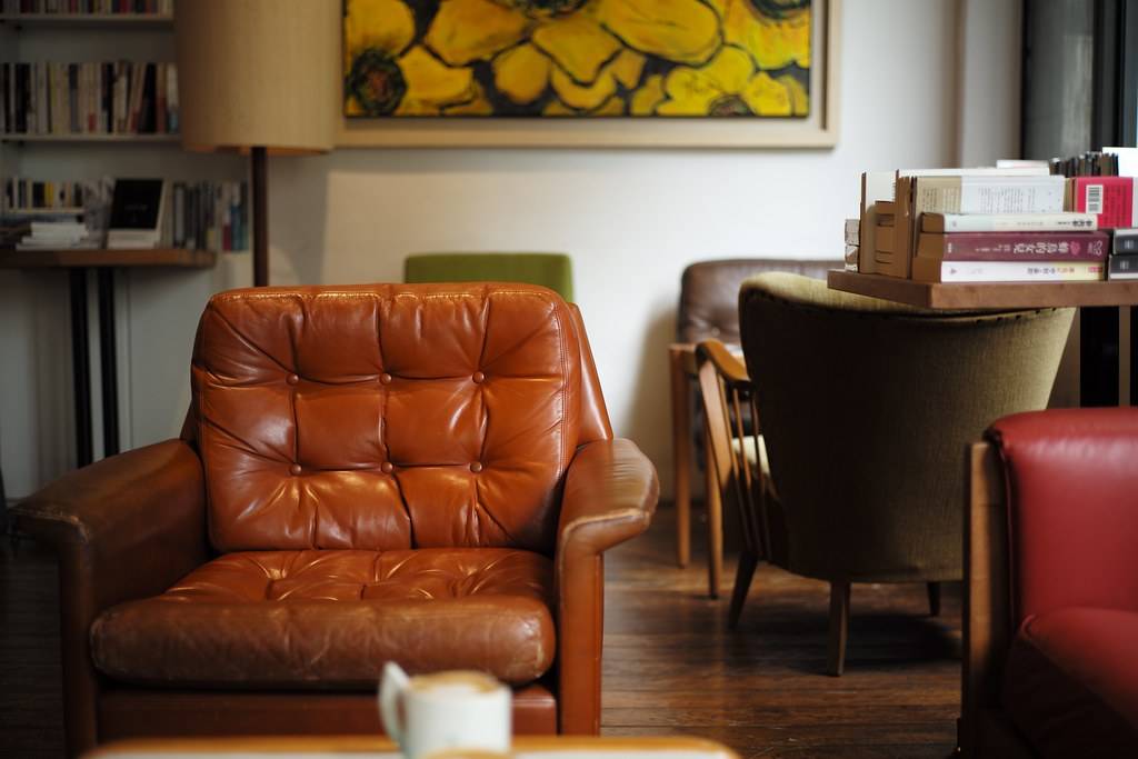 tufted brown leather armchair - Credit to https://myfriendscoffee.com/